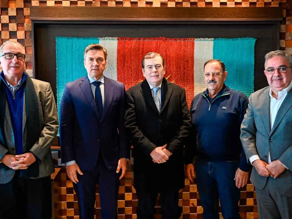 Passalacqua y jefes provinciales en Santiago del Estero