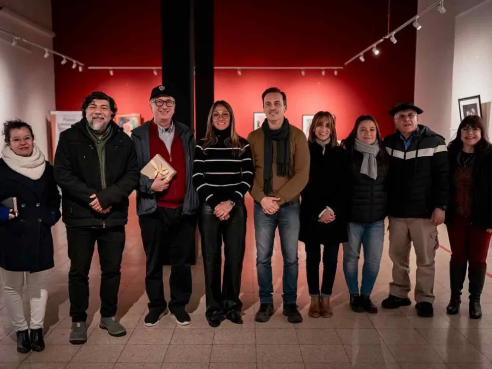 El Gobernador, autoridades y referentes durante la visita