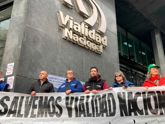 La Justicia suspendió el decreto de Milei que disolvió Vialidad ...