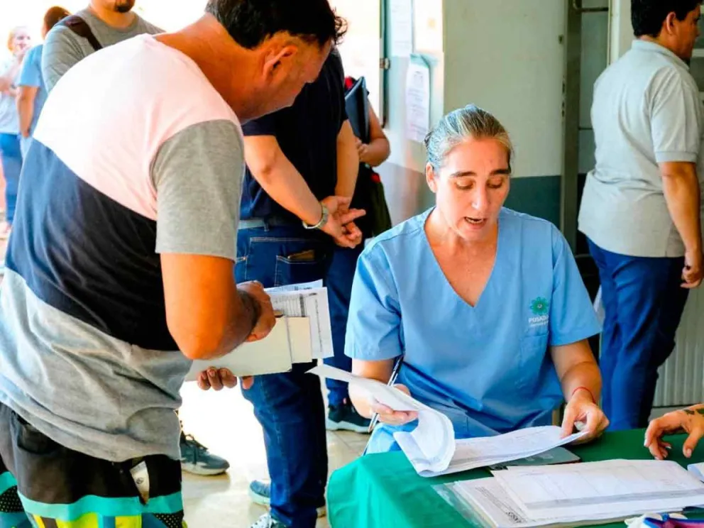 Brinda servicios médicos gratuitos 