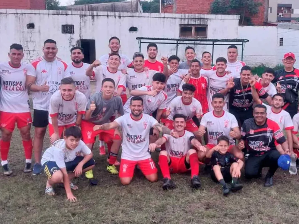 El plantel del Globo de Rocamora a puro festejo