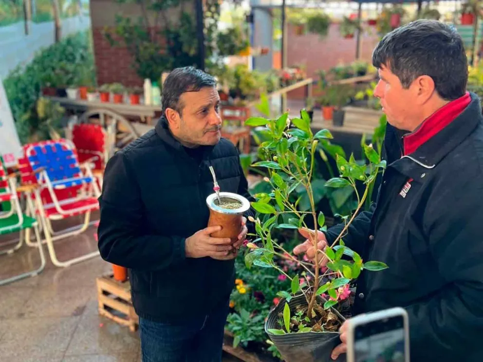 Dialogó con emprendedores y productores