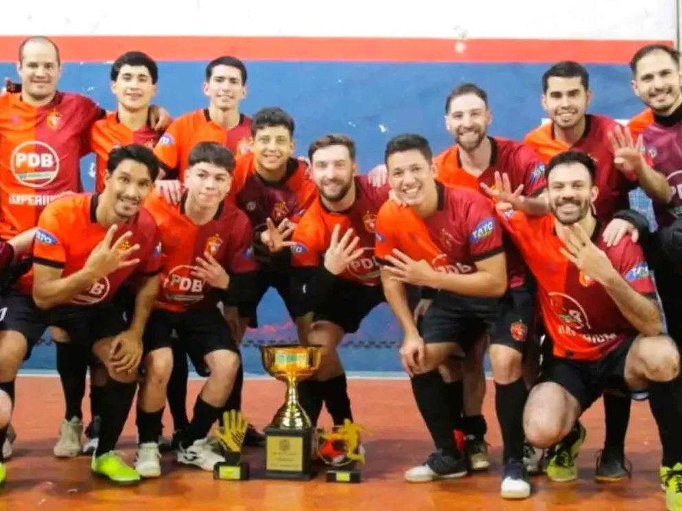 Los ganadores con la Copa