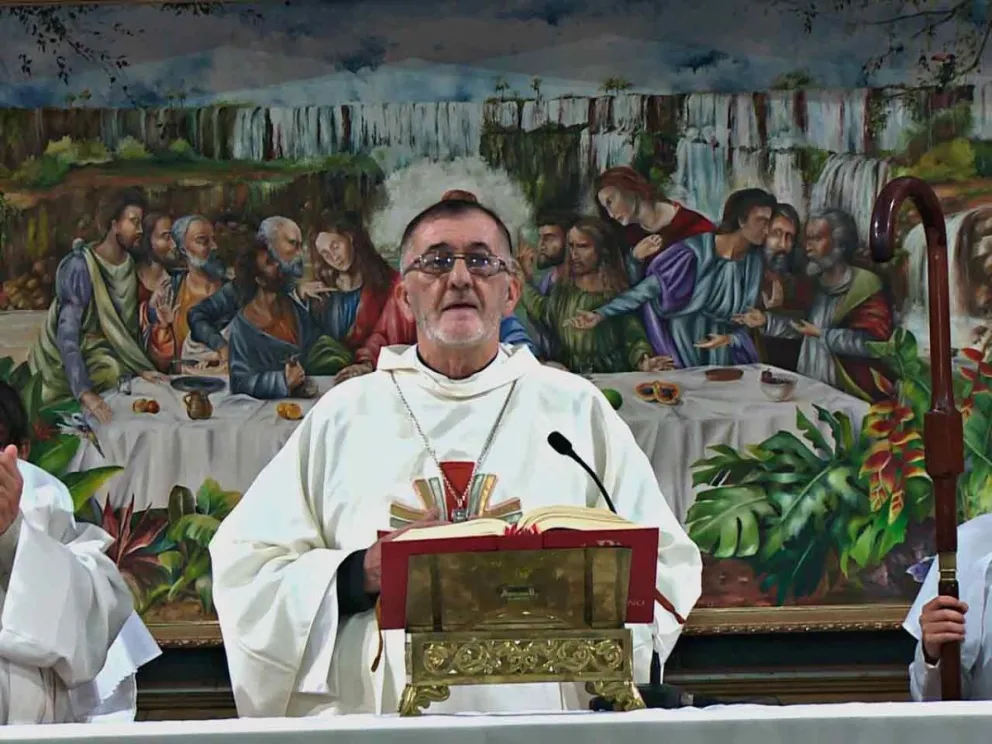 Mons. Martínez rezó por trabajo, pan y paz