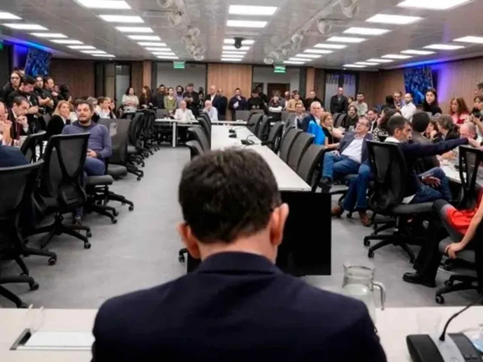 Reunión de comisión parlamentaria