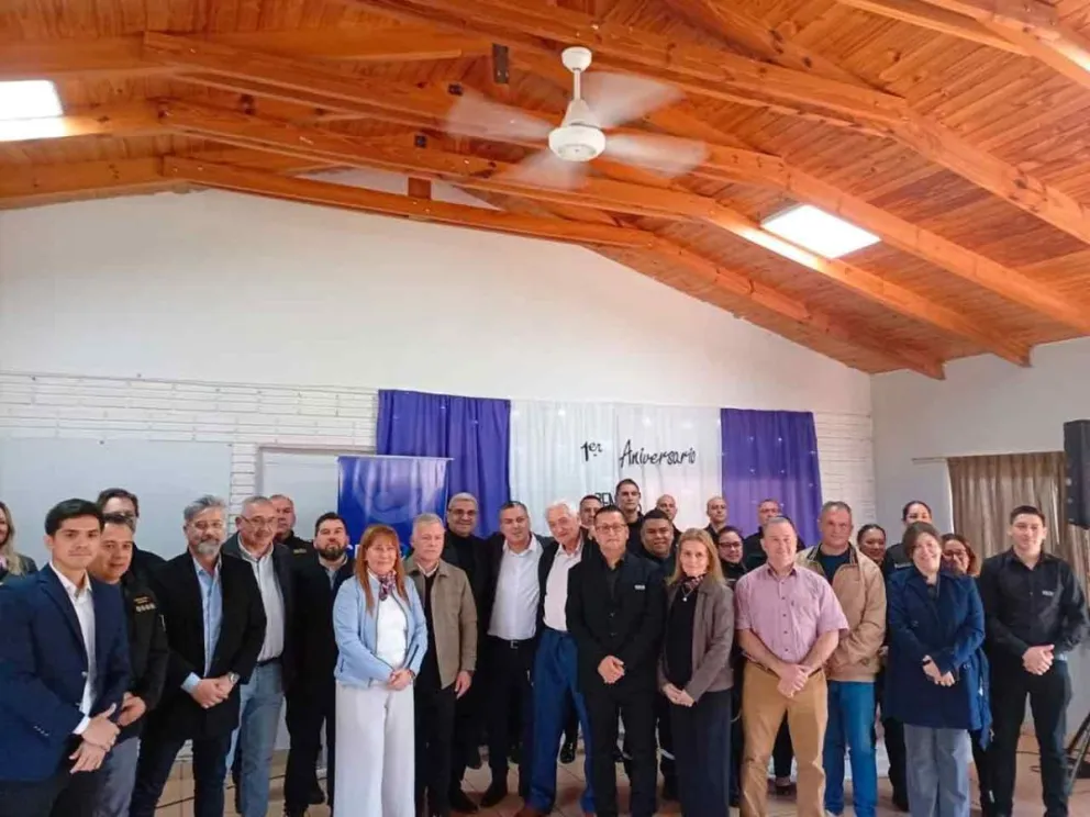 Autoridades en el acto del primer aniversario