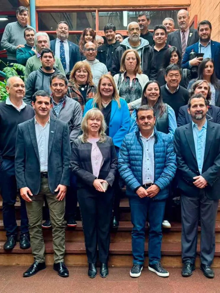 Oscar Herrera Ahuad junto a autoridades de la UNaM