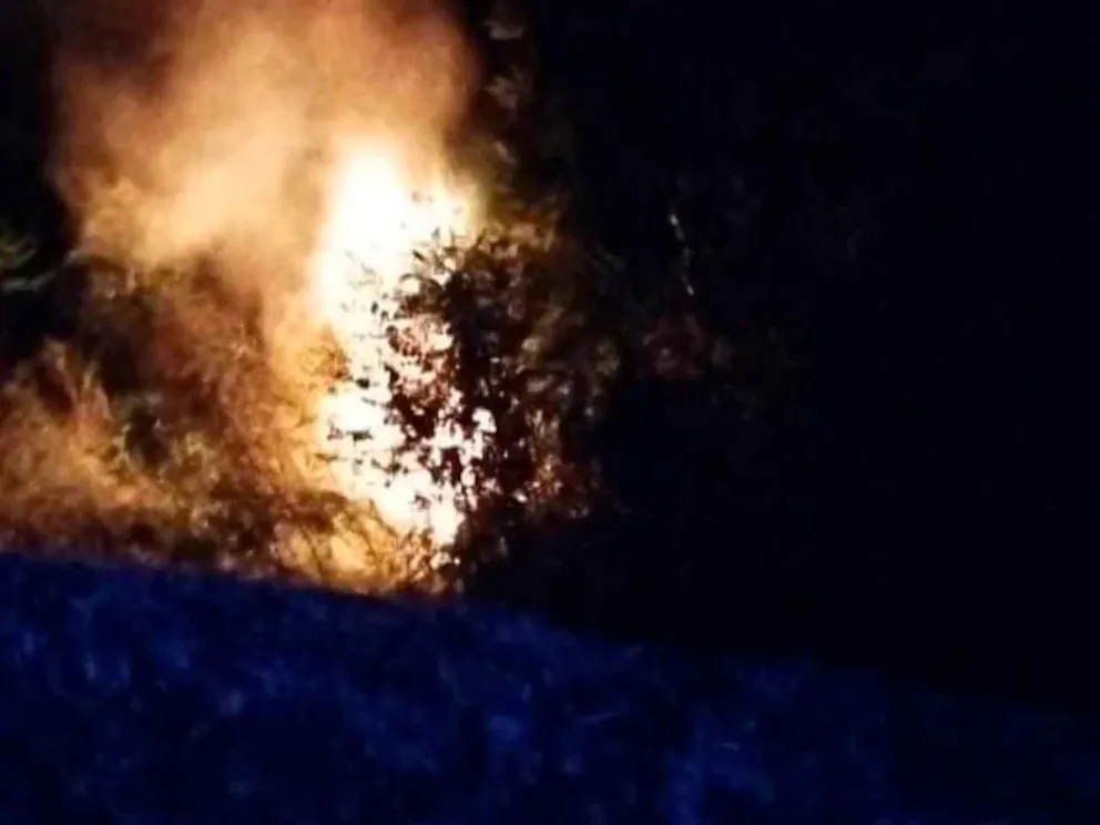 El vehículo se incendió por completo