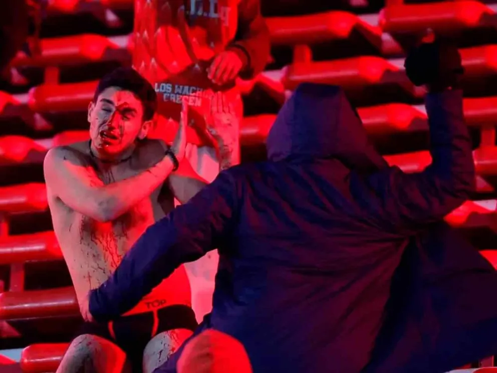Noche de violencia extrema en el fútbol