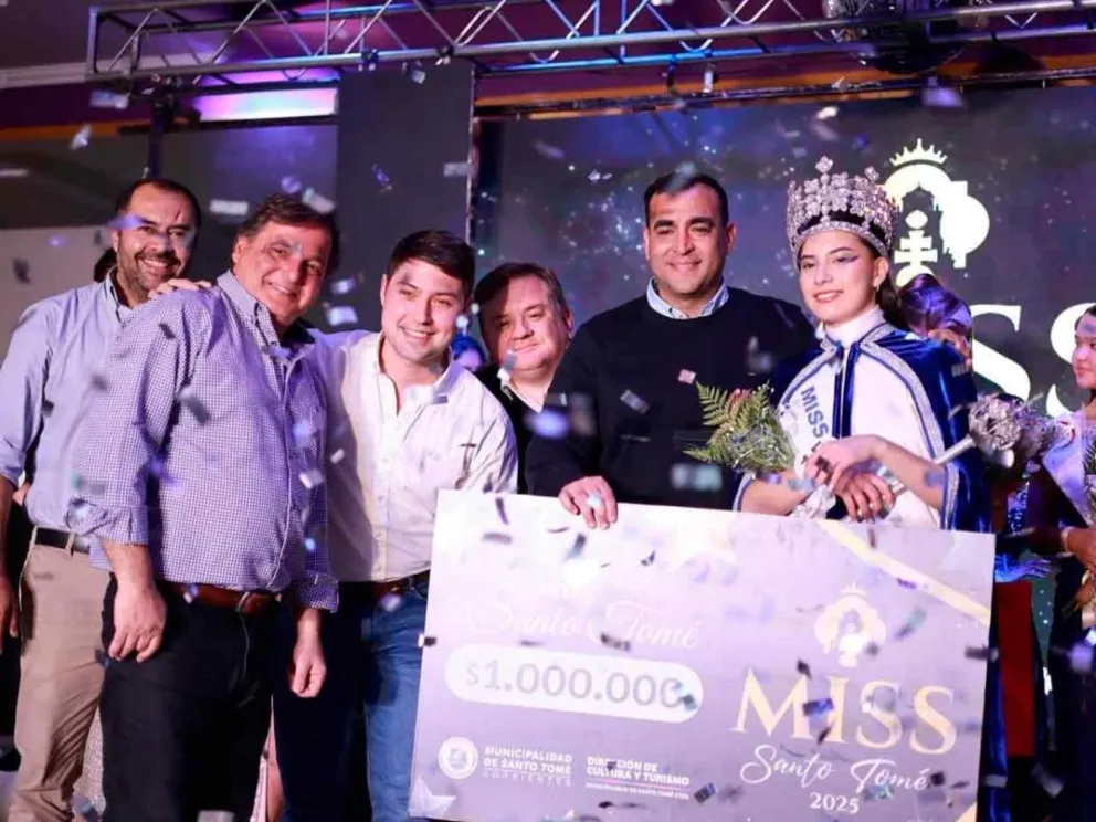 La flamante soberana junto al intendente