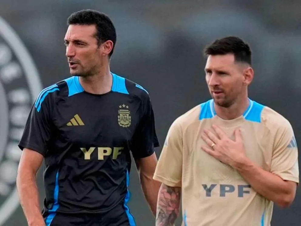 Lionel Scaloni junto a Messi