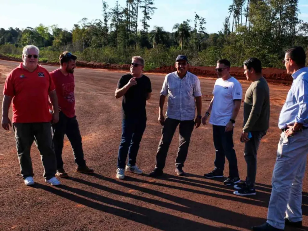 Una comitiva recorrió la pista