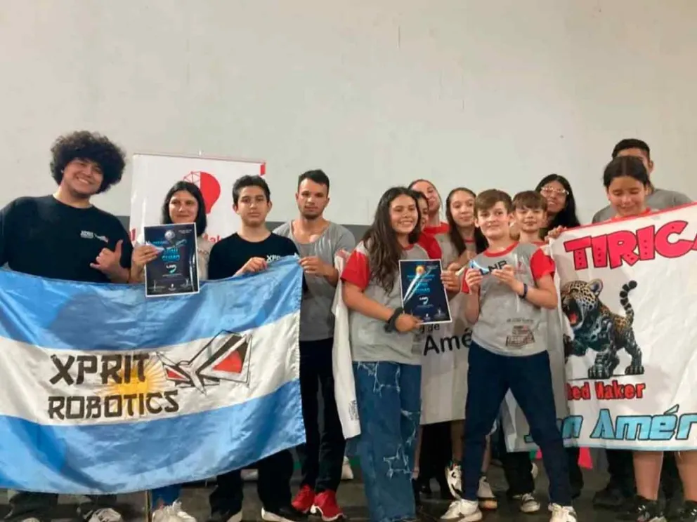 Jóvenes expositores del evento