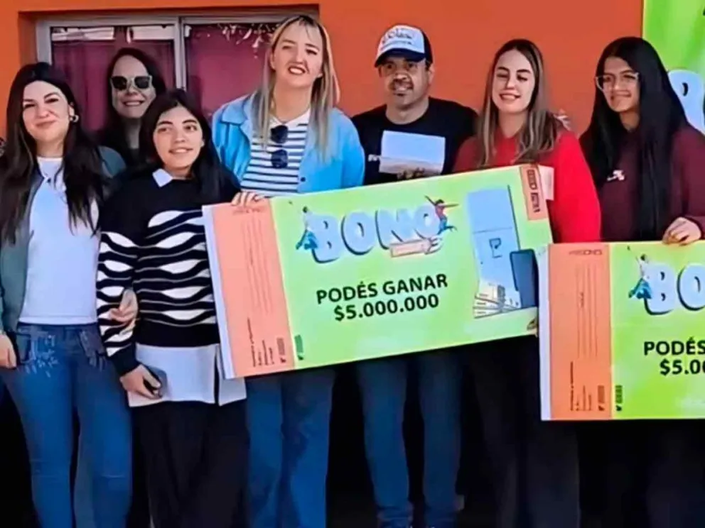 Acto de entrega de los bonos