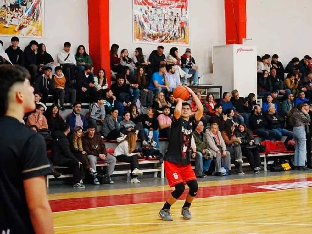 El alero Hernán Caballero