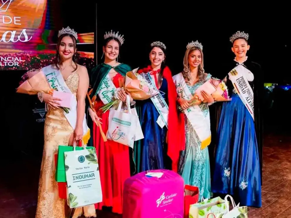 La flamante reina junto a las princesas