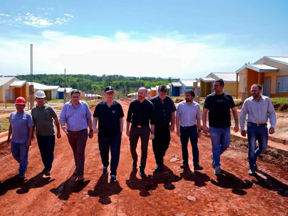 Hugo Passalacqua supervisó las obras del complejo habitacional