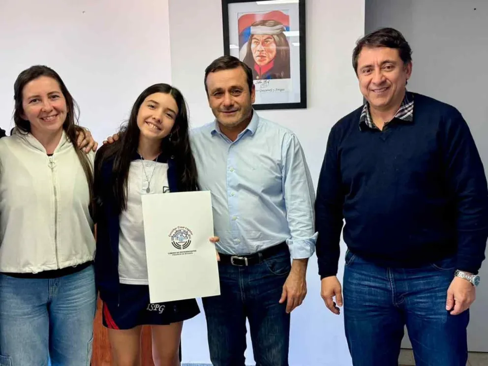 Letizia López Bernal junto a Herrera Ahuad y Cesino