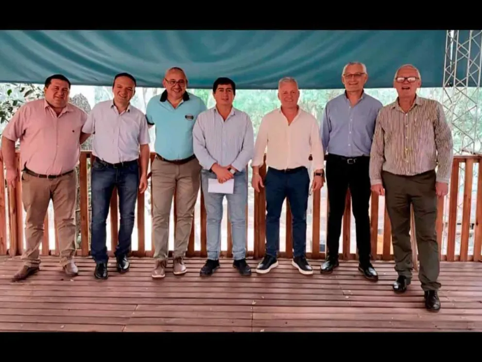  Víctor Vogel recibió a sus pares