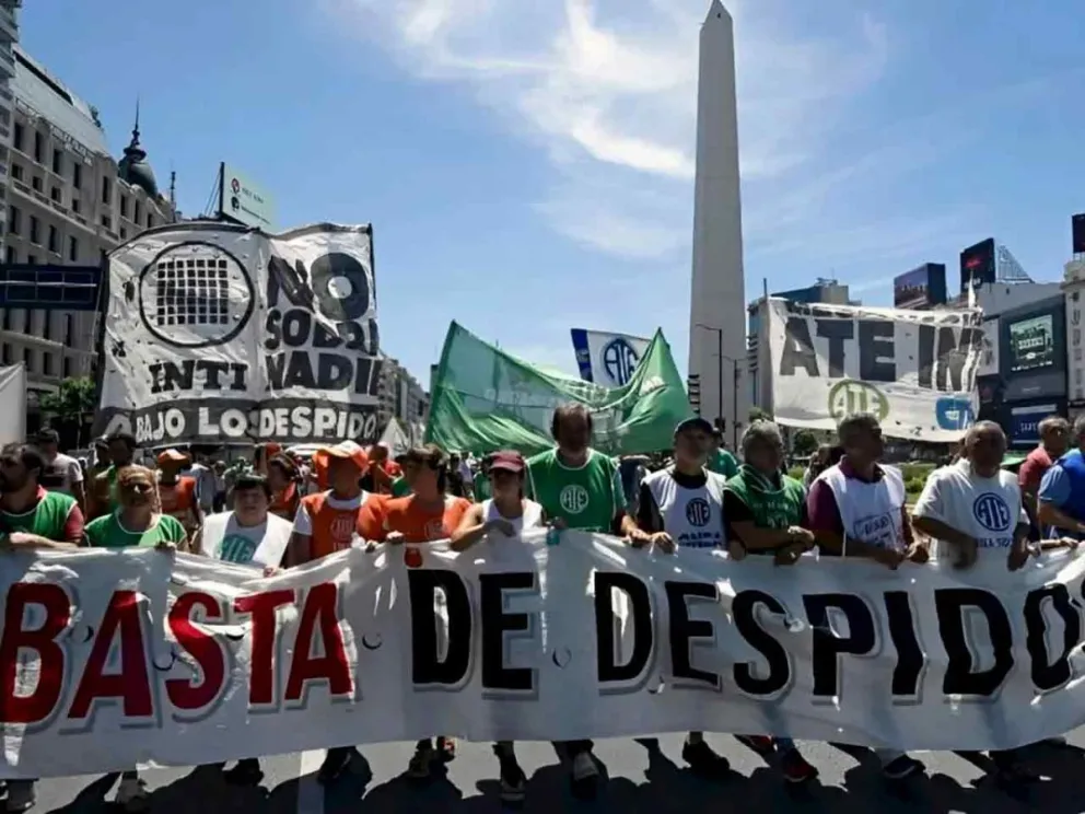 800 trabajadores permanentes: “Afuera”