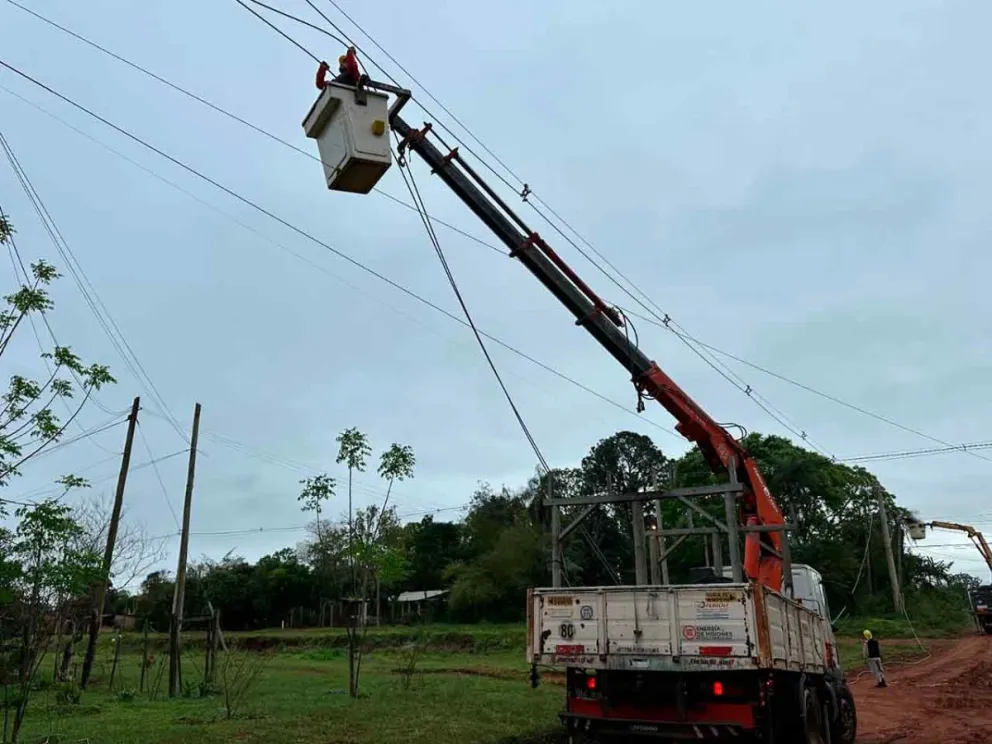 Energía de Misiones avanza con obras para mejorar el servicio eléctrico ...