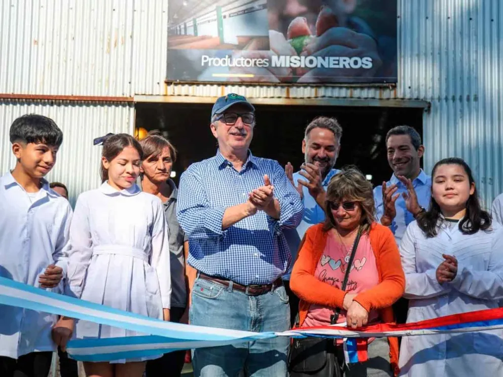 El Gobernador presidió el corte de cinta