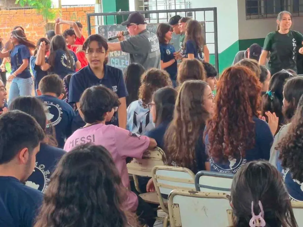 Charla de concientización en la EPET 4