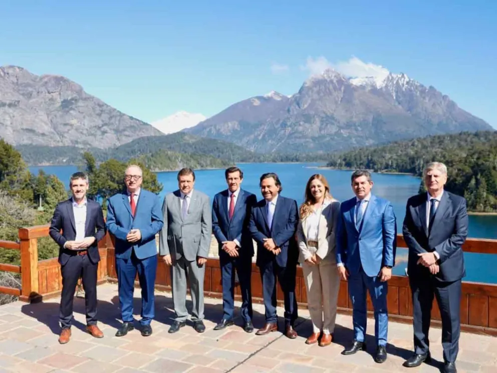 Postal del Gobernador  en la ceremonía inaugural