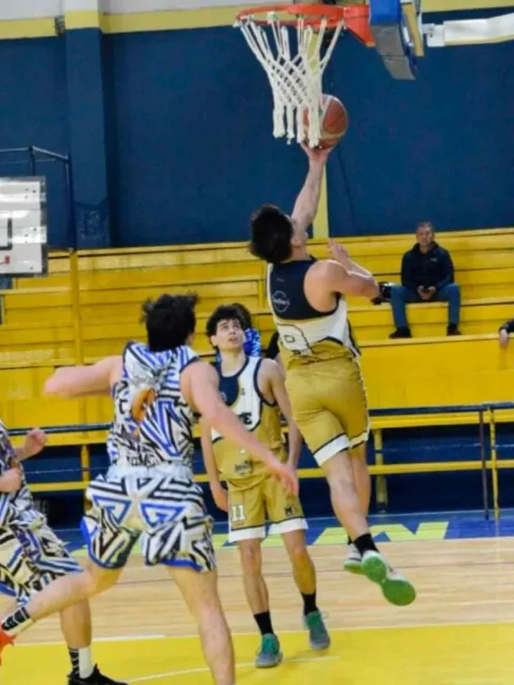 Se impuso con autoridad 79 a 54