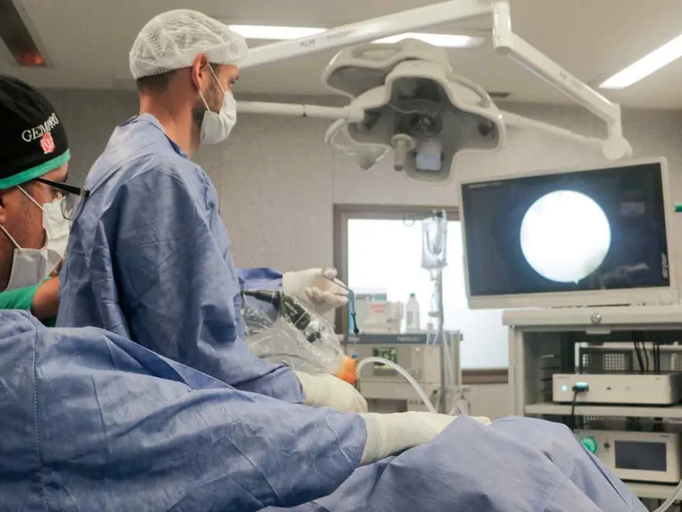 El equipo quirúrgico encabezado por el Dr. Javier Reble