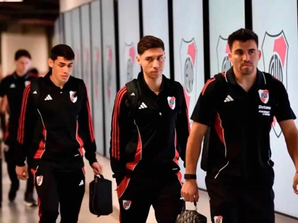 El DT trata de infundir ánimo al plantel