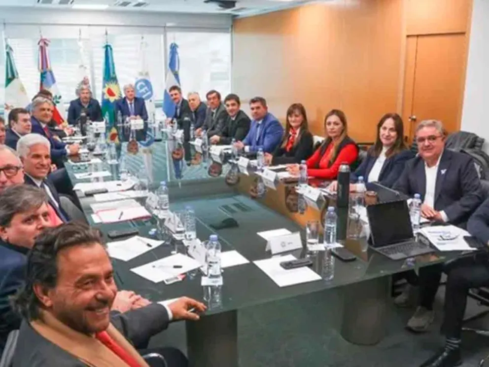 Passalacqua junto a otros gobernadores 