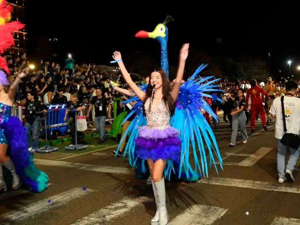 Jóvenes con alegría en cada pasada