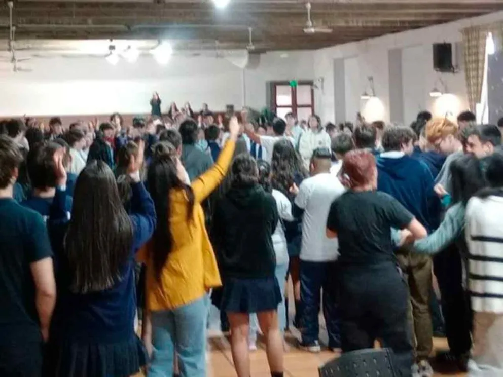 Momento de unión y reflexión de los jóvenes