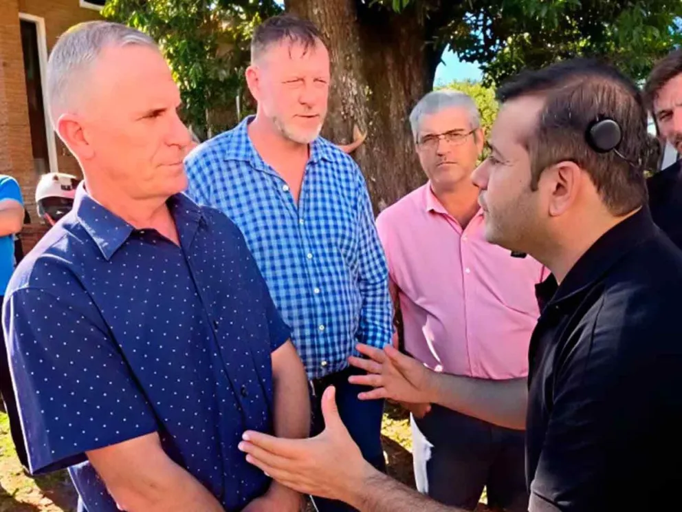 Herrera Ahuad con productores en 25 de Mayo