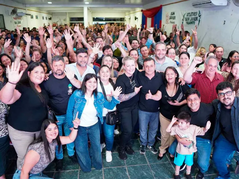 Herrera Ahuad junto a militantes