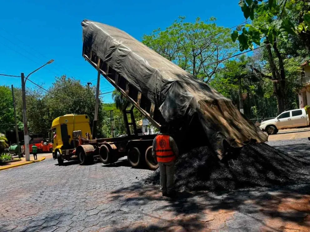 Trabajos de bacheo y pavimentación