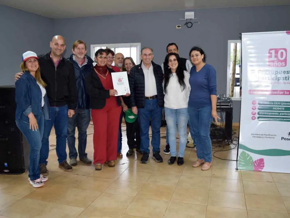 Leonardo Stelatto, funcionarios y vecinos 