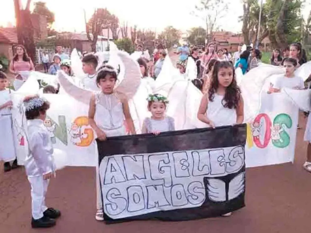 Fiesta de niños, solemne a Santos y Ángeles