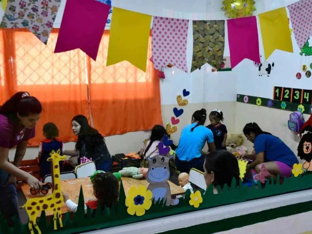 Brindan atención gratuita a niños, de 8:00 a 11:00