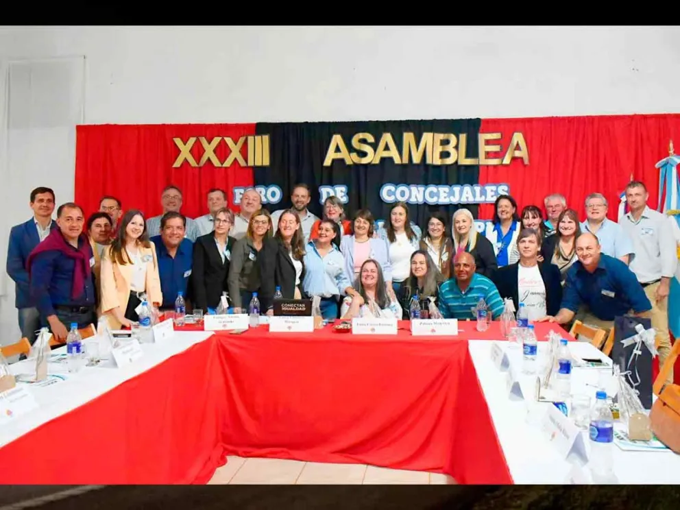 Concejales y funcionarios participantes