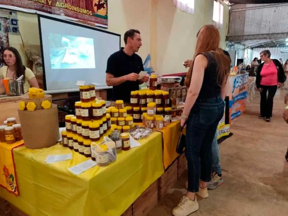 Stands del sector apícola misionero