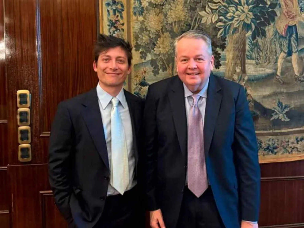 Santiago Caputo y Barry Bennett