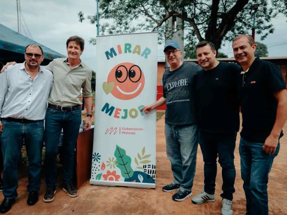 El Gobernador destacó el valor social del programa y proporcionó un camión volcador