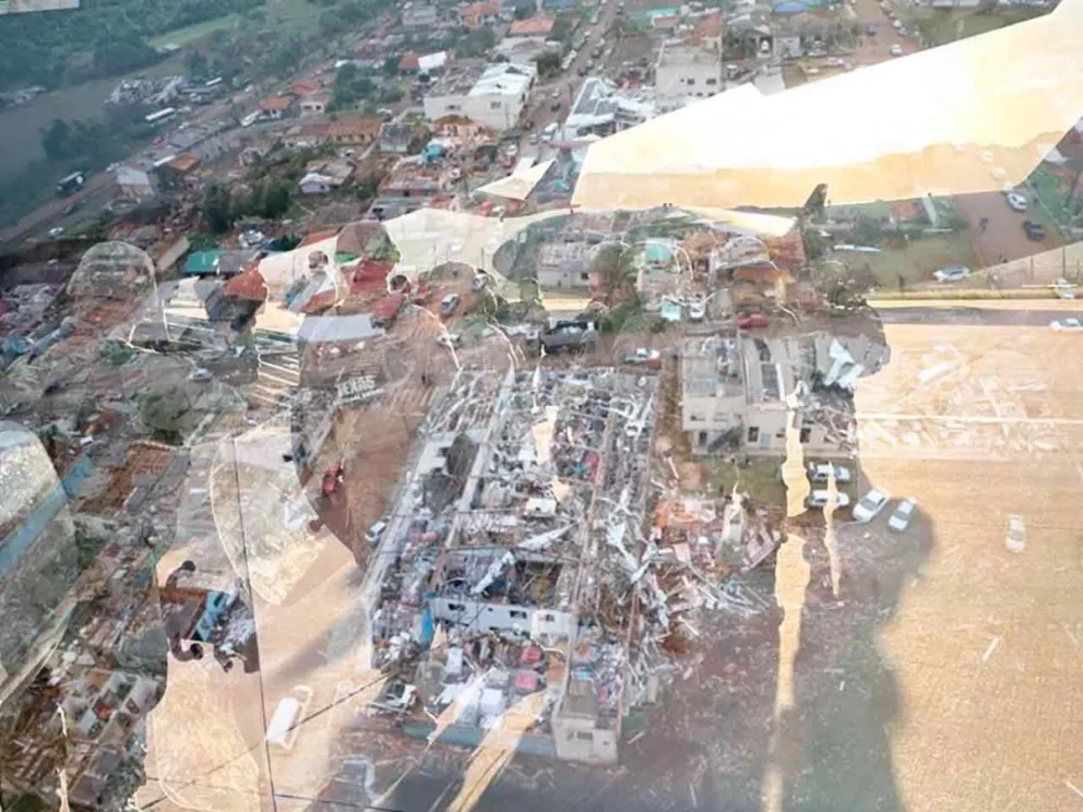 Volcó autos y derrumbó viviendas enteras