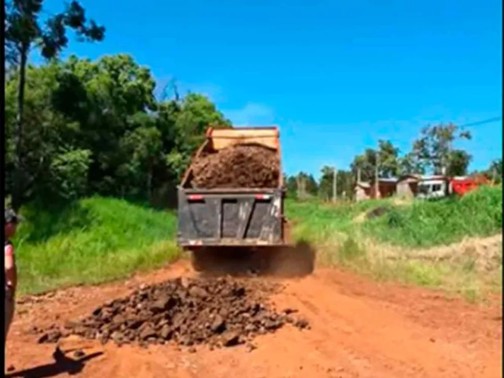 Reparación y entoscado de caminos