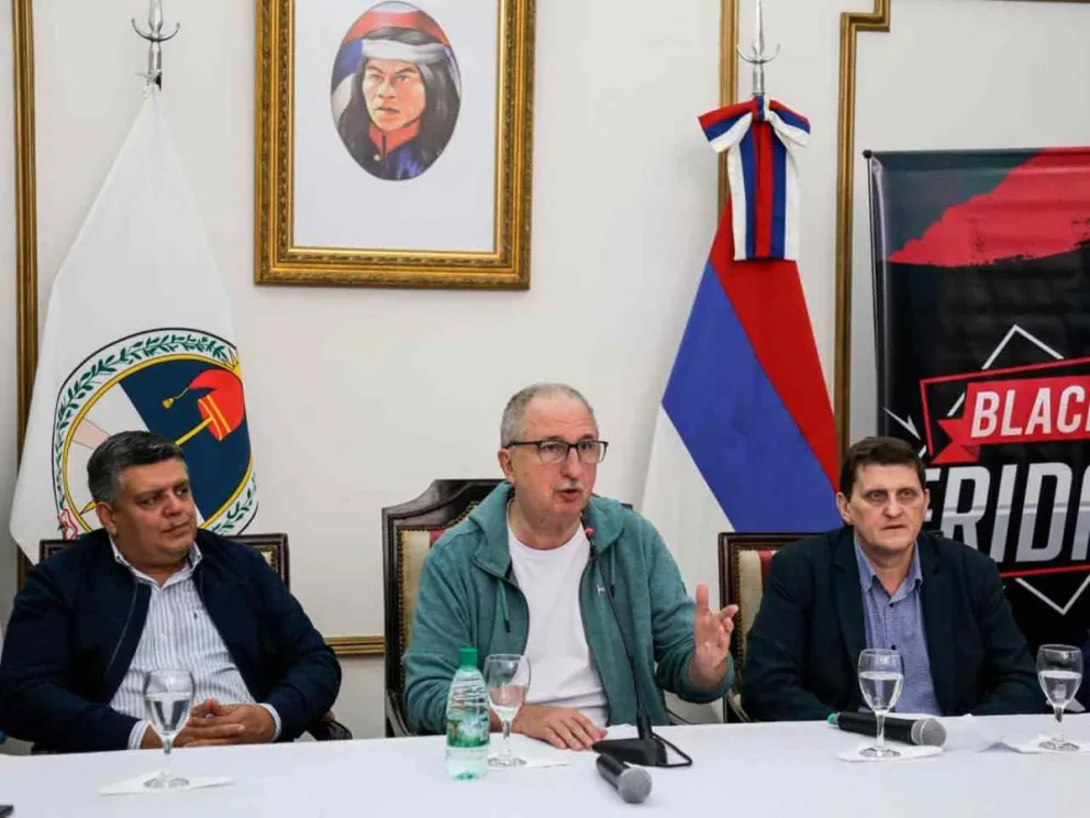 Hugo Passalacqua junto a Juan José Mac Donald y Adolfo Safrán