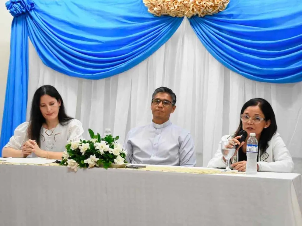 El Padre Carlos López presentó el programa