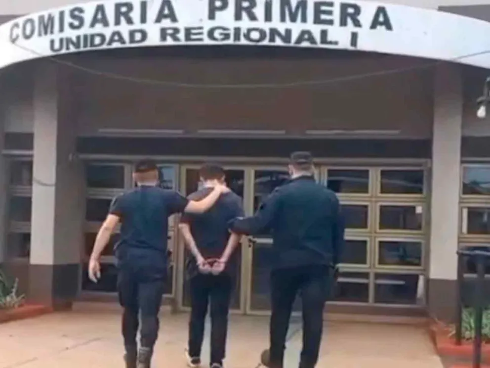 Delatado por sus zapatillas