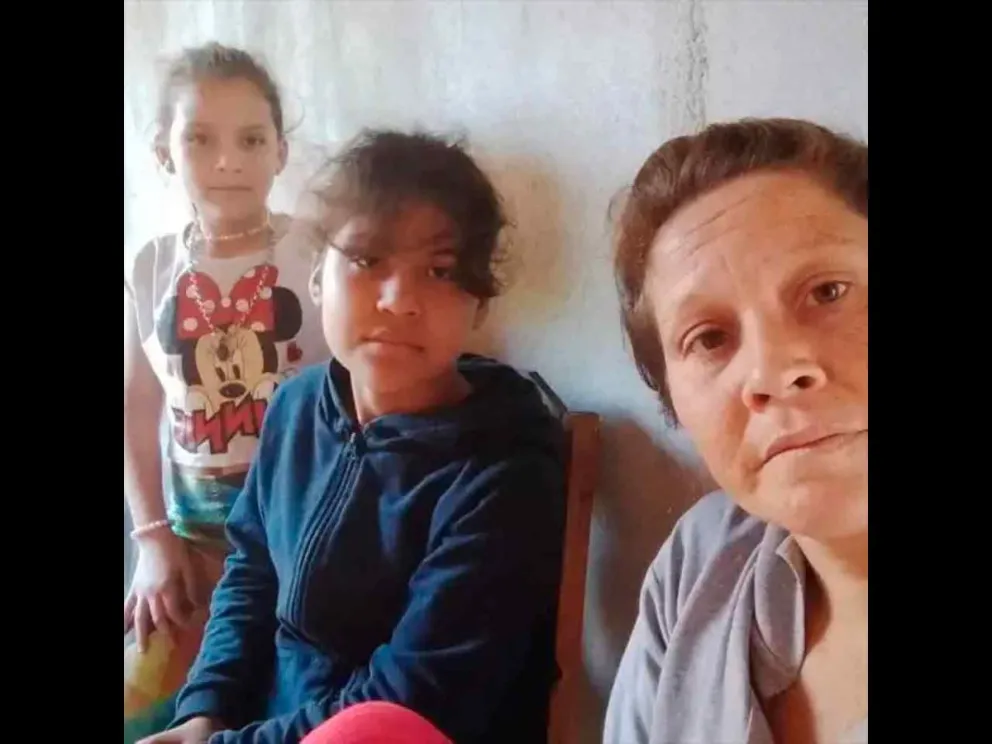 Nélida Sanabria y sus pequeñas